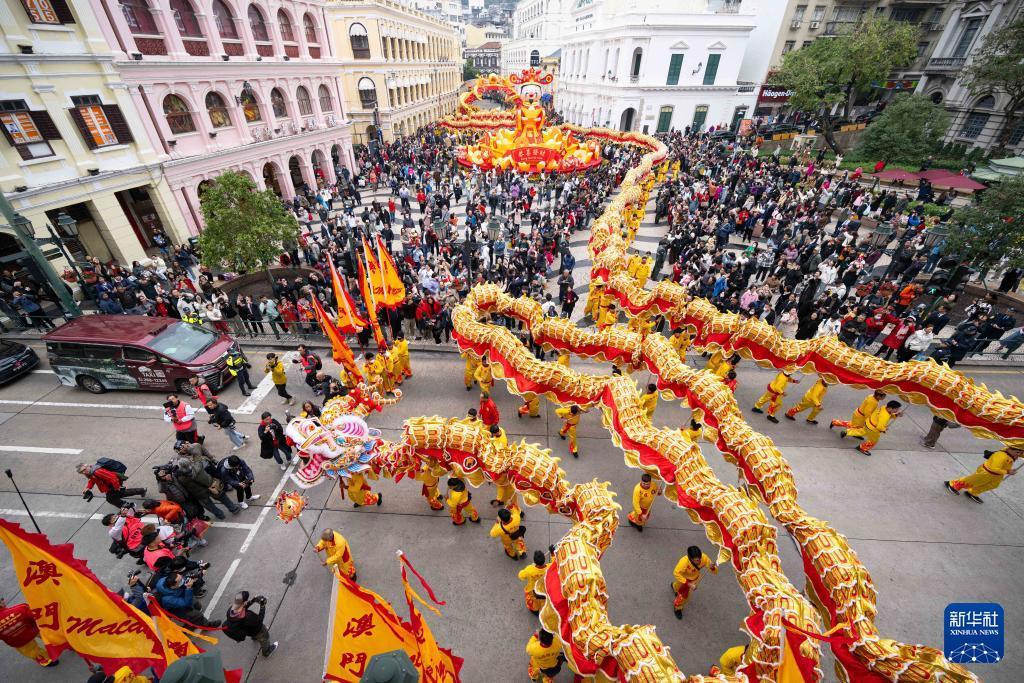 2024年，澳门不仅是一个旅游与娱乐的圣地，也因其全球知名的彩票和博彩活动吸引着成千上万的投注者。每一场开奖，都是一次充满期待的心跳时刻。而今天，所有的眼光都聚焦在“2024今晚新澳门开奖结果”上，巨额奖池、震撼人心的奖项，正等待着每一位参与者。_精彩对决解析_网页版v775.974